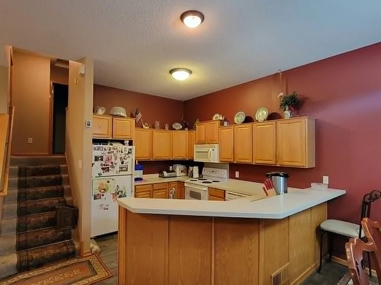 20009 Heritage Dr — Photo 3