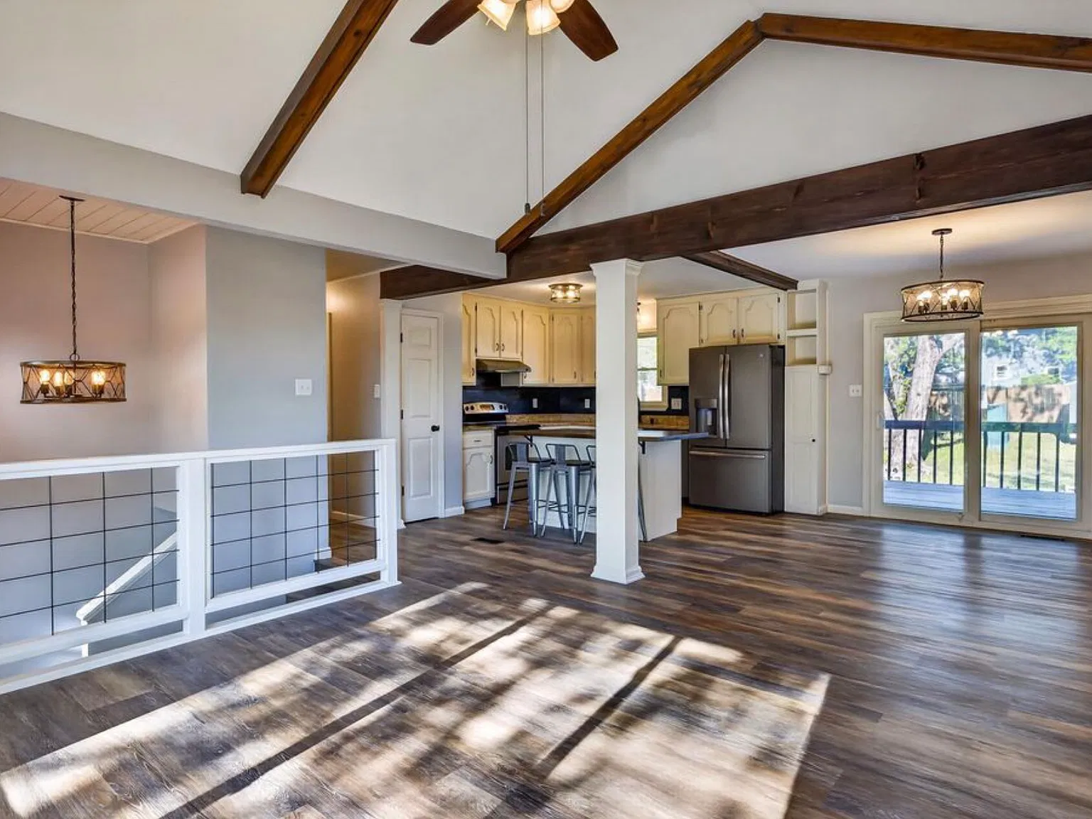 4 bed, 2.5 bath, 1612 sqft, $2,400 — Photo 2