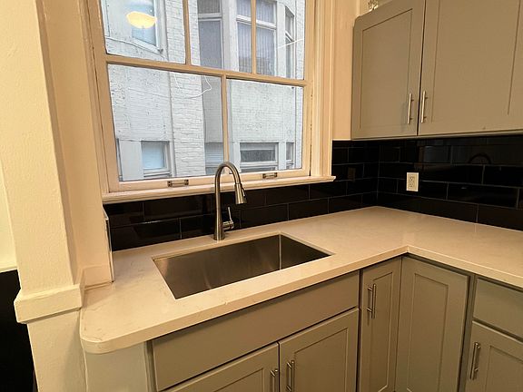 5th image of 921 Leavenworth St APT 4