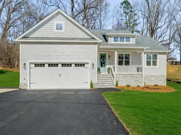 266 Fairfield Ln, Troutville, VA 24175