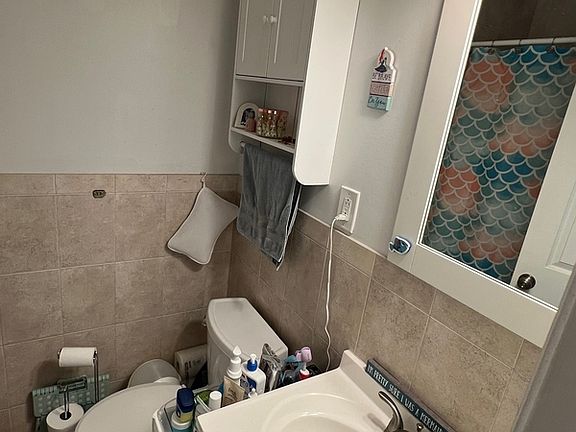 3rd image of 320 Dickinson St Unit 3