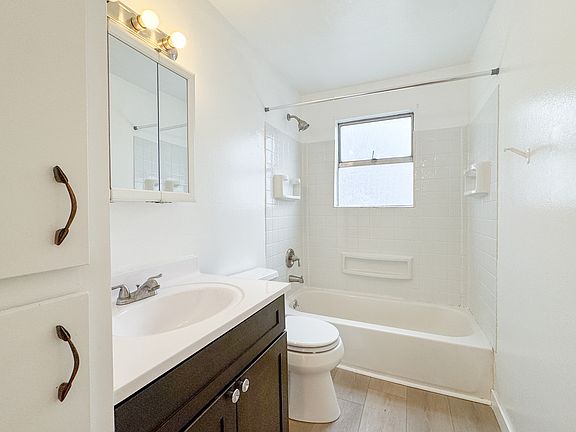 4th image of 3132 Lombard Ave #4