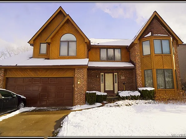 321 Daniel Dr, North Tonawanda, NY 14120