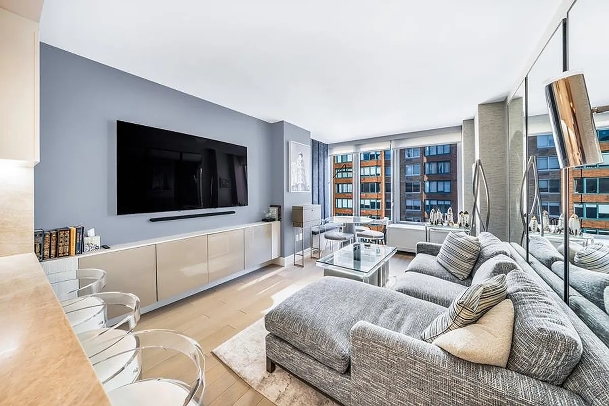 212 West 72nd St Unit 9C  