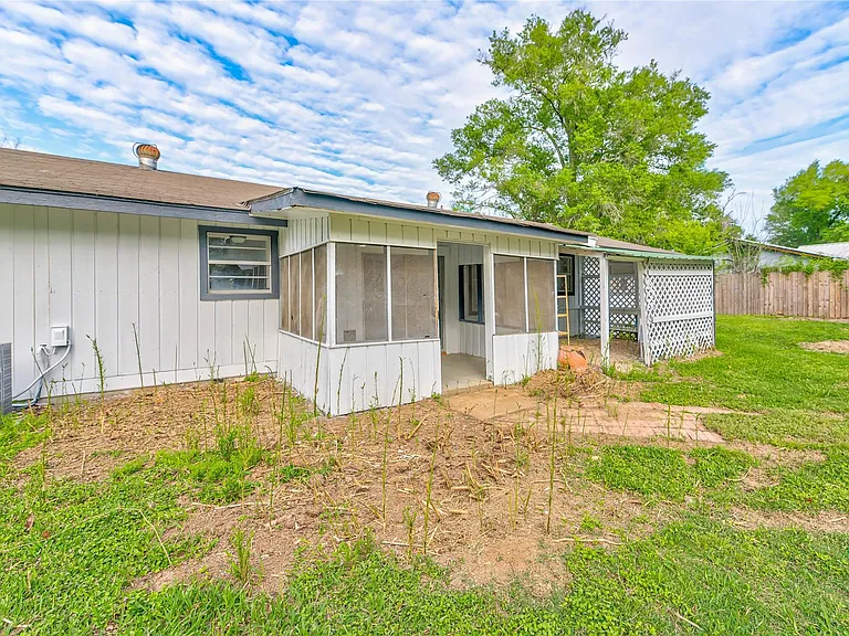 2778 FM 3277 — Photo 20