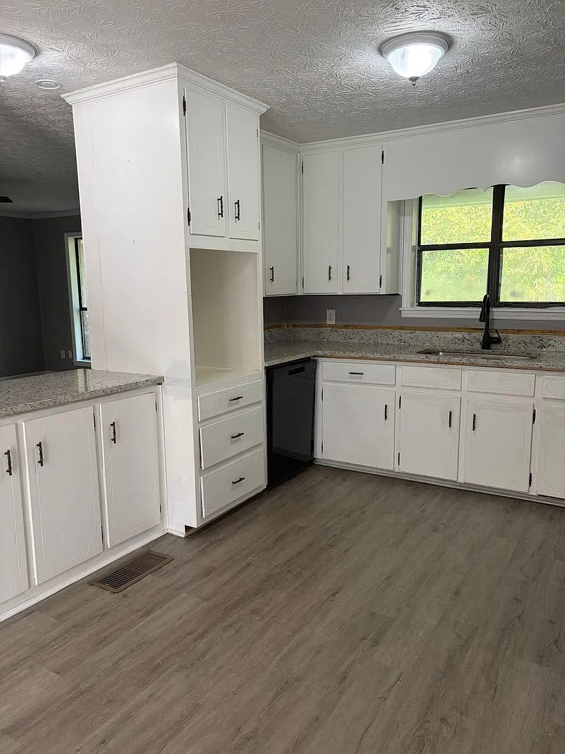 Huge 5 Bedrooom in Prattville — Photo 4