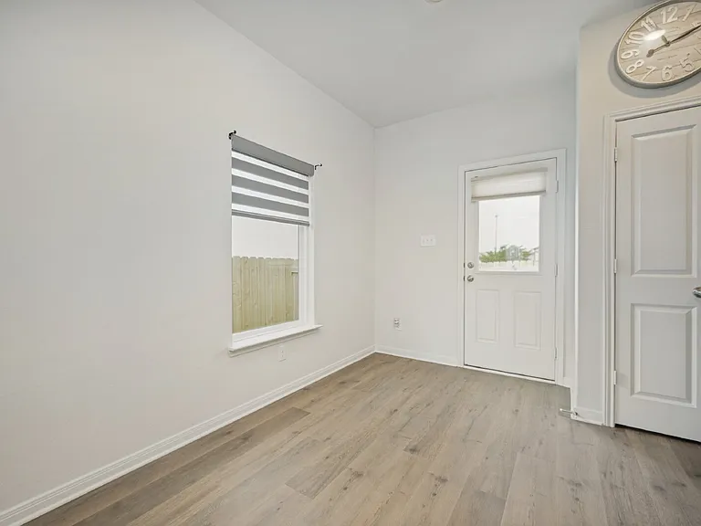 8213 White Wolf Trl — Photo 10