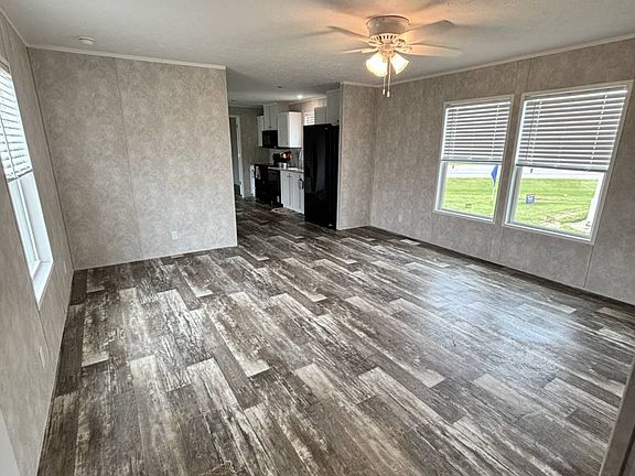 3rd image of 118 Park Estates Ave #118
