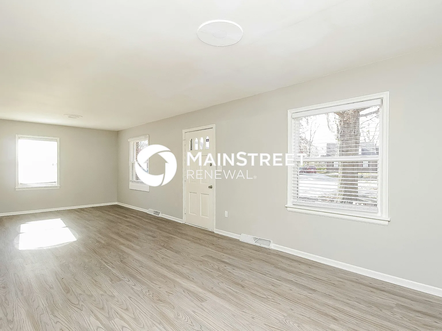 4437 Gladstone Blvd — Photo 4