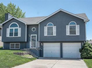 10607 N Charlotte St, Kansas City, MO 64155