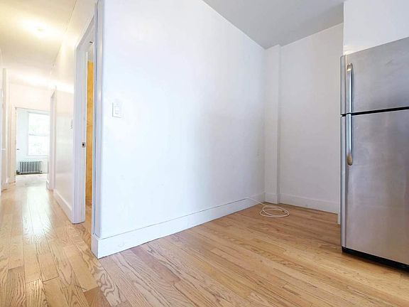 4th image of 32 Buffalo Ave