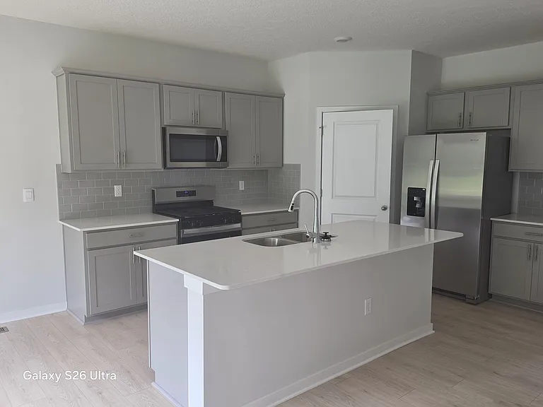 162 Lorrimore Dr — Photo 6