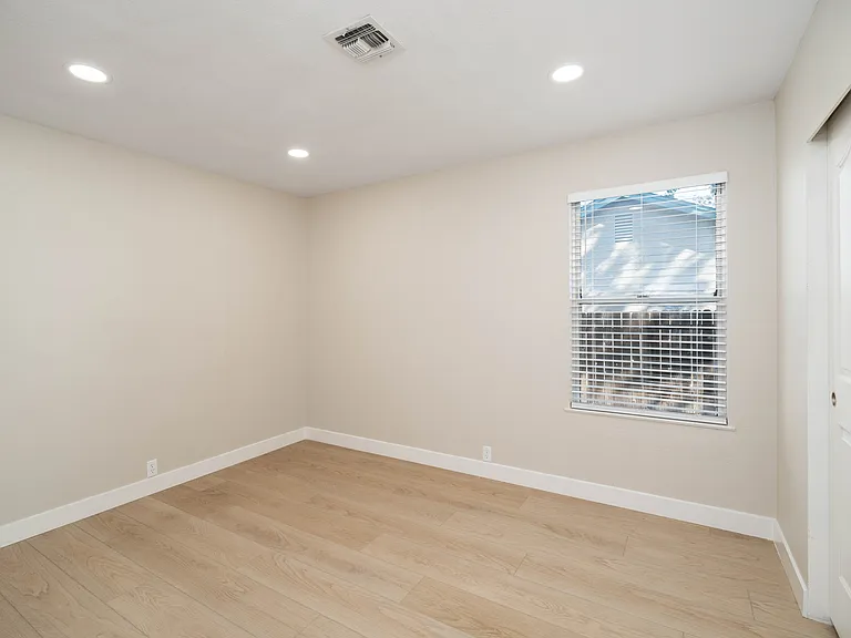 El Camino Duplexes — Photo 45