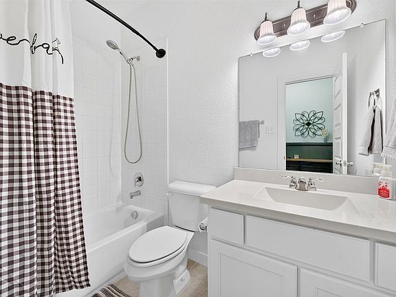 4th image of 1819 Huntsman Way