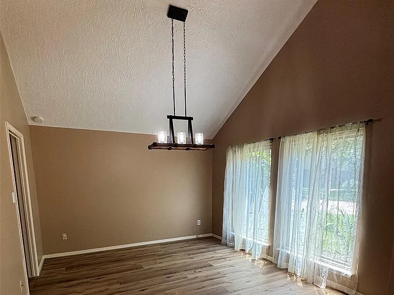 15702 Oxenford Dr — Photo 7