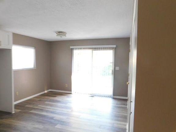 4th image of 4521 Woodcliffe Ave