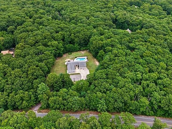 2nd image of 884 Reynolds Rd