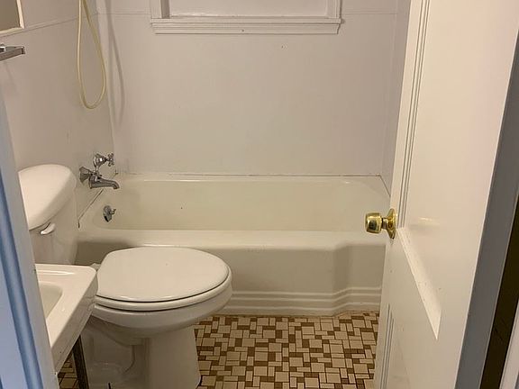 5th image of 706 Carlisle Dr