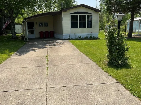 1069 Creekside Dr, Derby, NY 14047