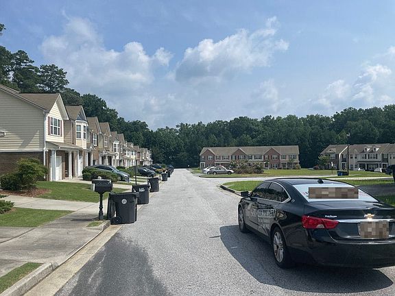 4th image of 4840 W Park Cir