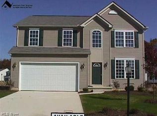 28 Wheaton Pl, Olmsted Falls, OH 44138