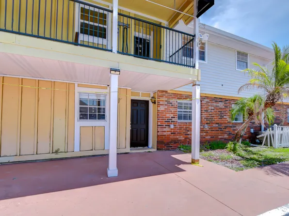 200 Country Club Dr, Largo, FL