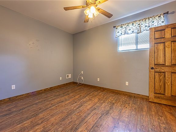 3rd image of 577 Woodside Oldframe Rd