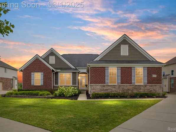 61171 Shaya Blvd, South Lyon, MI 48178