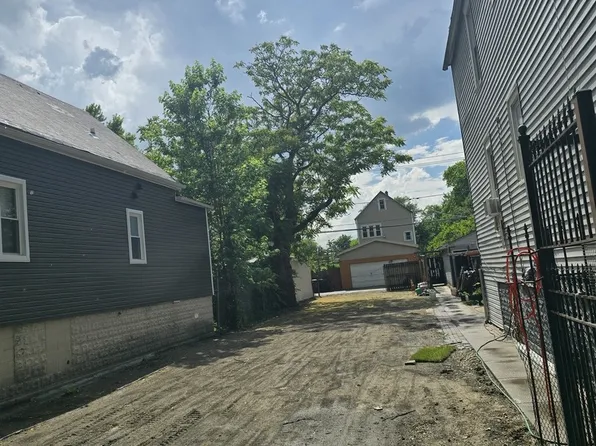 5226 S Loomis St, Chicago, IL 60609