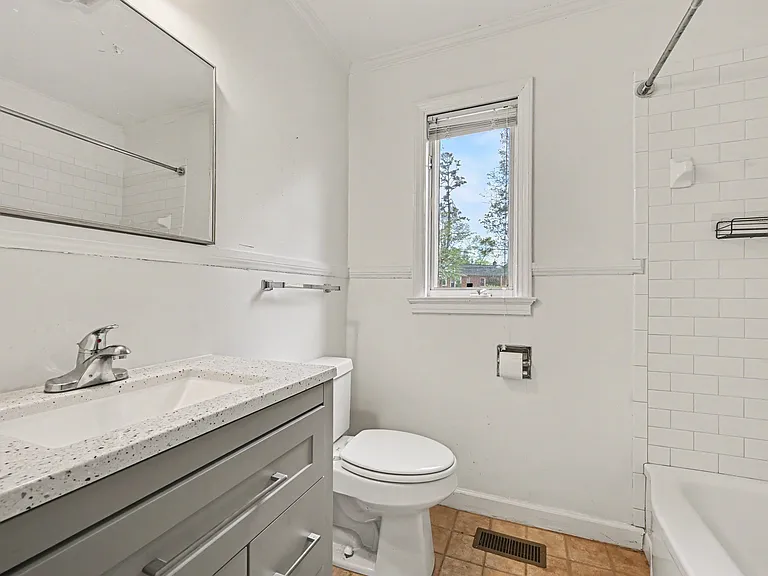 1811 Lynnwood Dr #2 — Photo 6