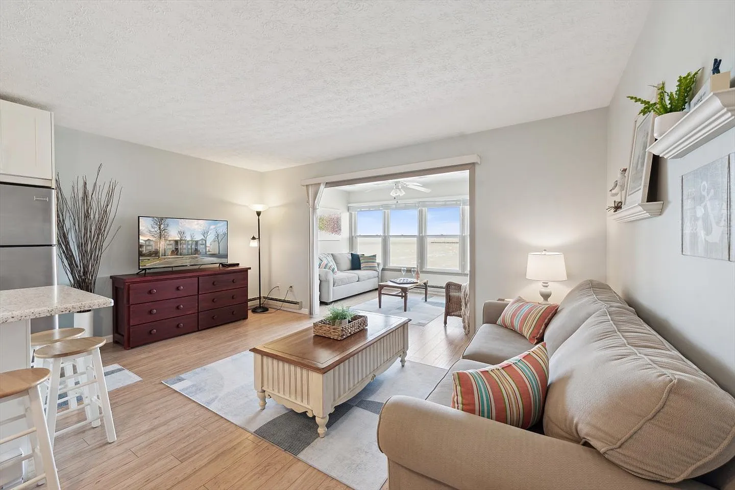 1 bed, 740 sqft, $1,350 — Photo 2