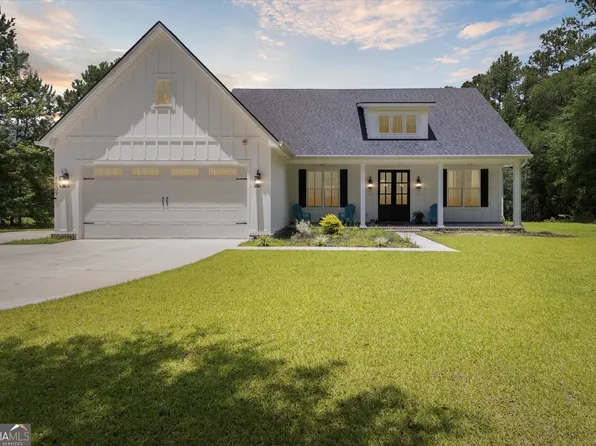 1609 Lee Rd, Pembroke, GA 31321