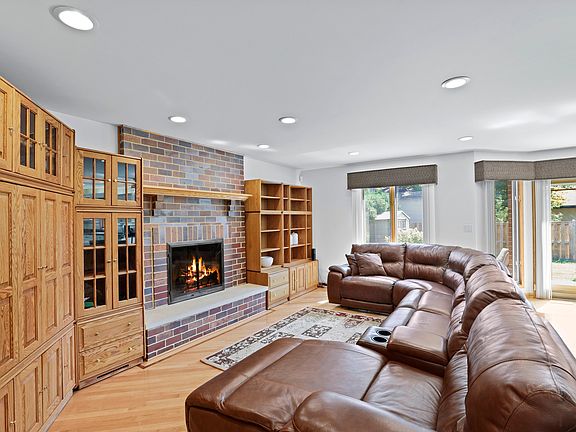 5th image of 6945 N Kedvale Ave