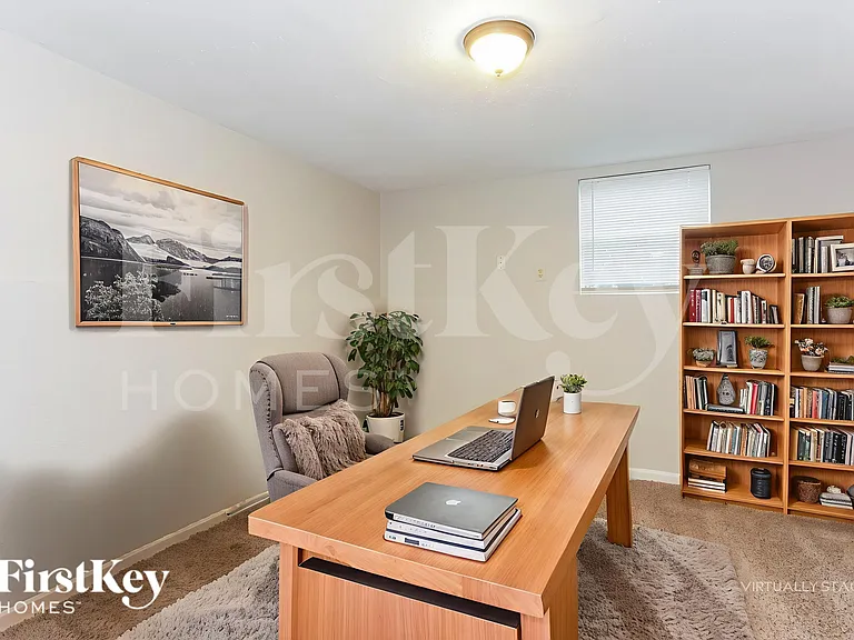 917 Montclair Dr — Photo 15