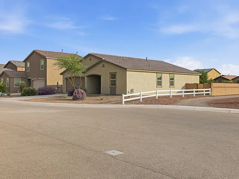 12395 N Pomeroy Ave — Photo 1