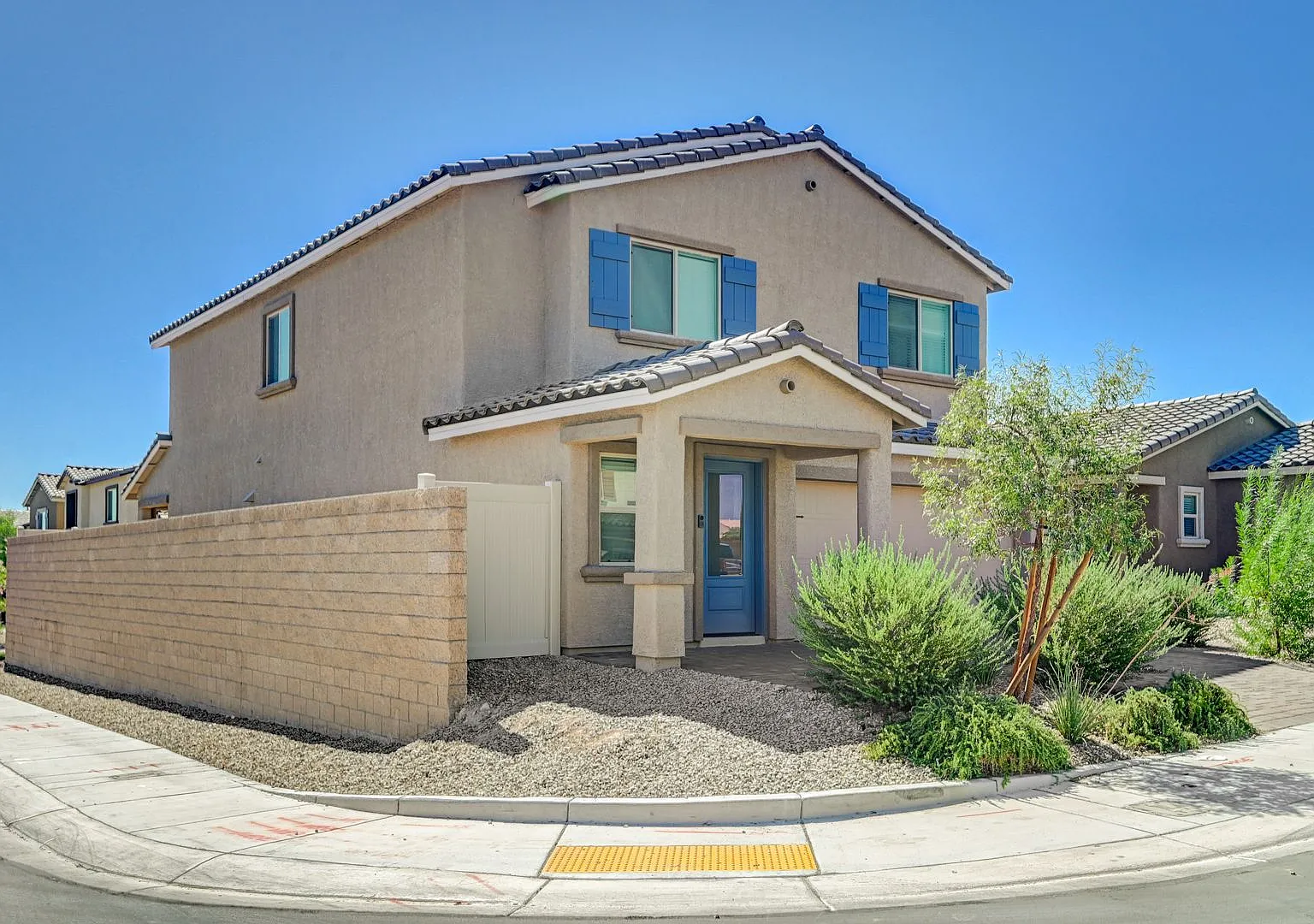 Upgraded 5 bedroom home in Cul-De-Sac!! — Photo 3