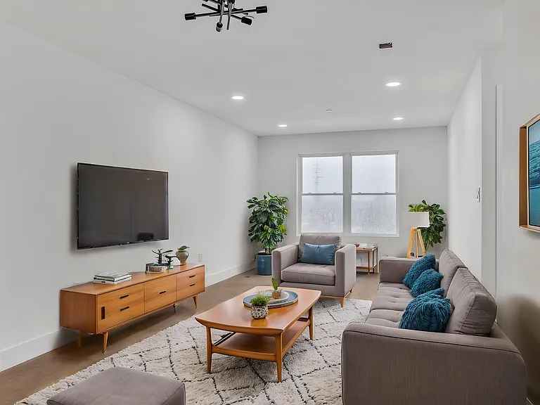 74 Broadway St #1B — Photo 1