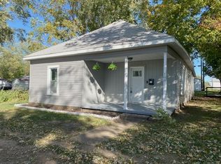 109 N 12th St, Charleston, IL 61920