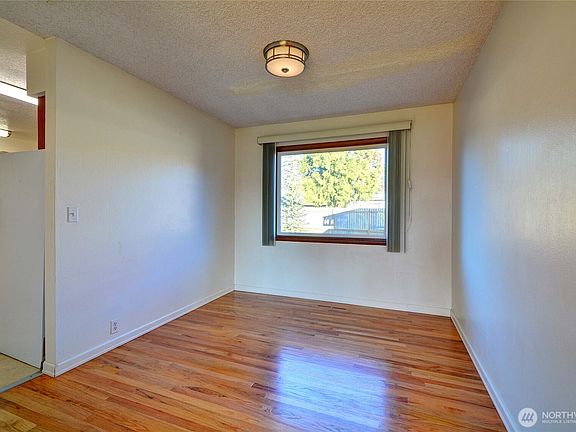 5th image of 4905 75th Place NE