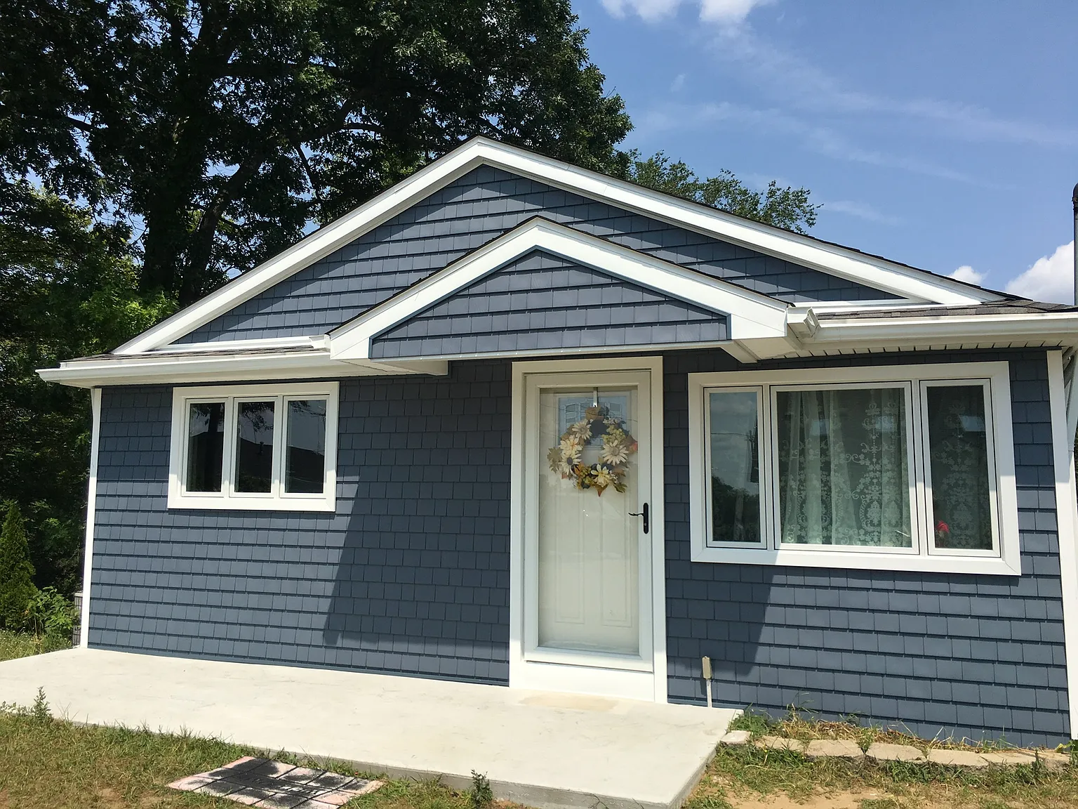 411 Lake View Dr photo 1