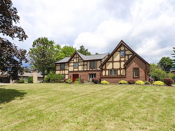 2nd image of 1424 Whispering Woods Ln