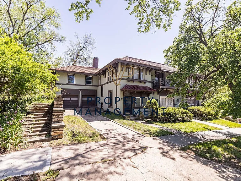 203-209 N Indiana Ave — Photo 1