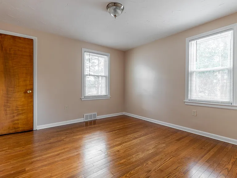 24777 Highland Rd — Photo 15