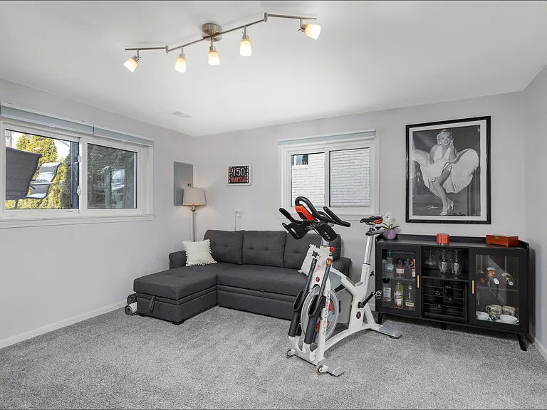 754 S Bywood Ave — Photo 12