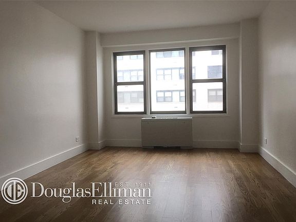 3rd image of 220 E 63rd St APT 9J