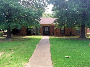 1424 N 10th St, Van Buren, AR 72956