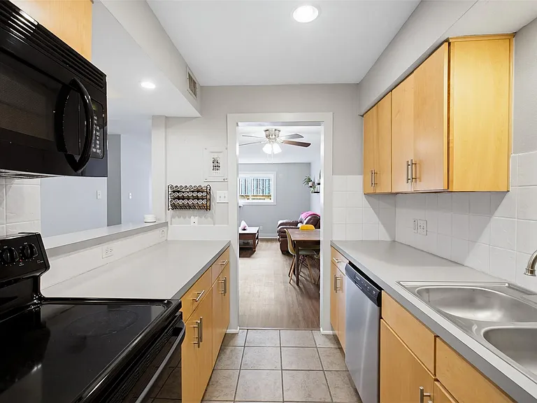3815 Guadalupe St #208 — Photo 9
