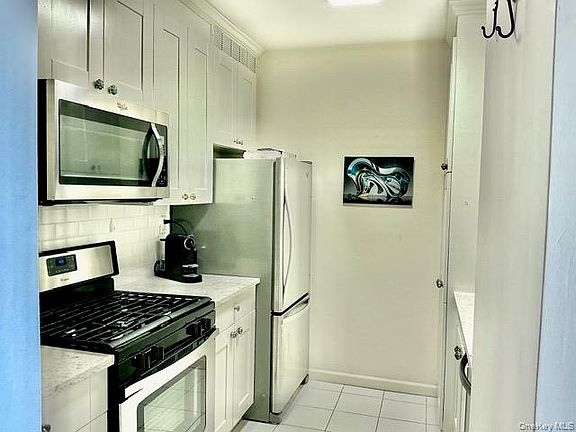4th image of 26910 Grand Central Parkway #7M