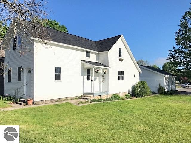 1st image of 736 Cypress St