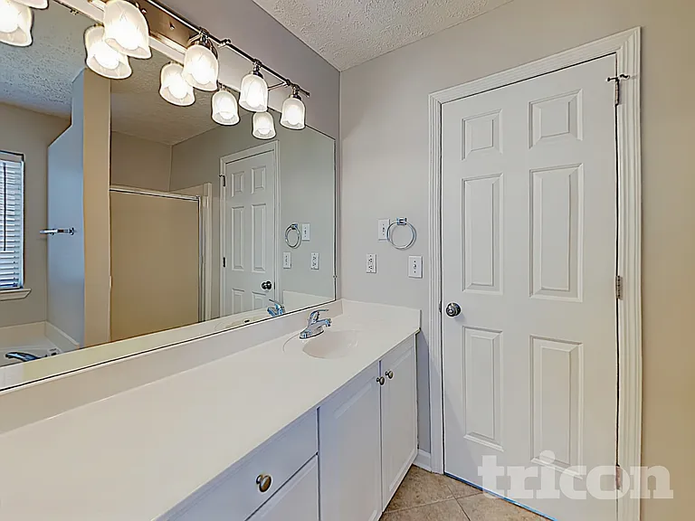 429 Essex Park Cir — Photo 8